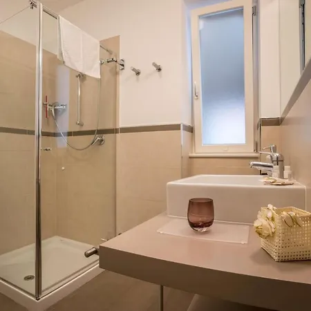 La Tesoro Apartment *